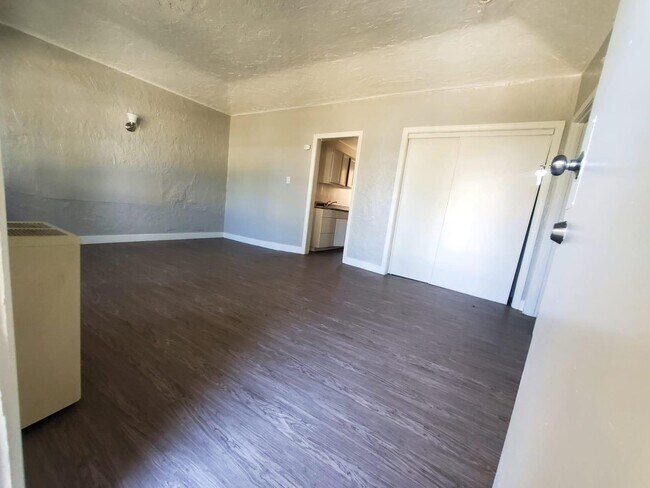 Foto del edificio - 2360 W. 18th St