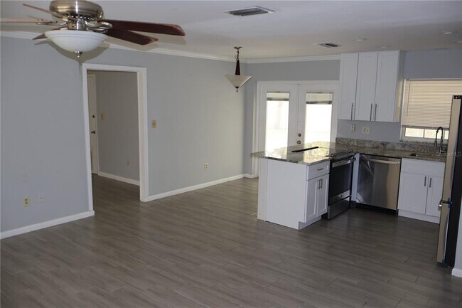 Building Photo - 3506 W Bay Ave