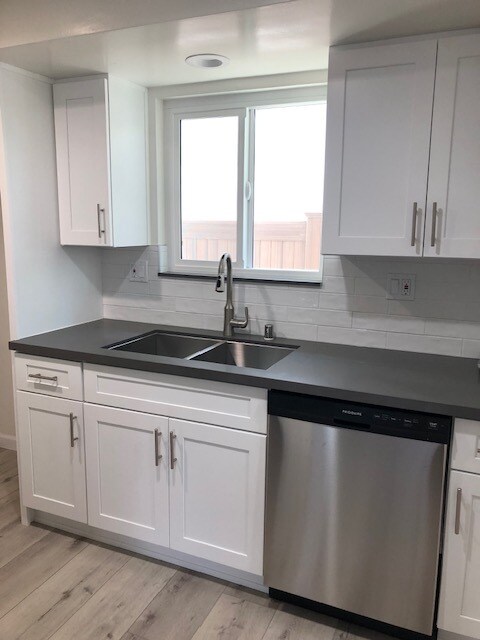 Updated kitchen - 1831 Rockefeller Ln