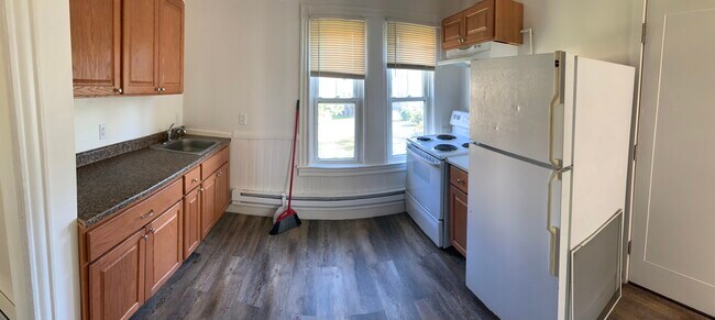 Kitchen - 7 Griswold Ct