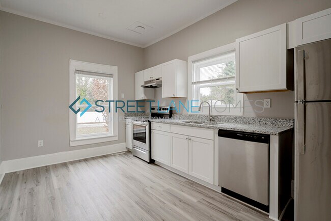 Building Photo - NOW OFFERING $250 OFF THE FIRST FULL MONTH...