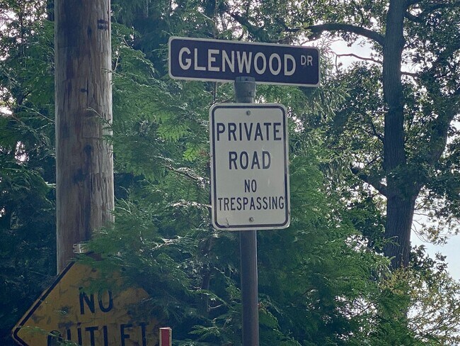 Foto del edificio - 67 Glenwood Dr