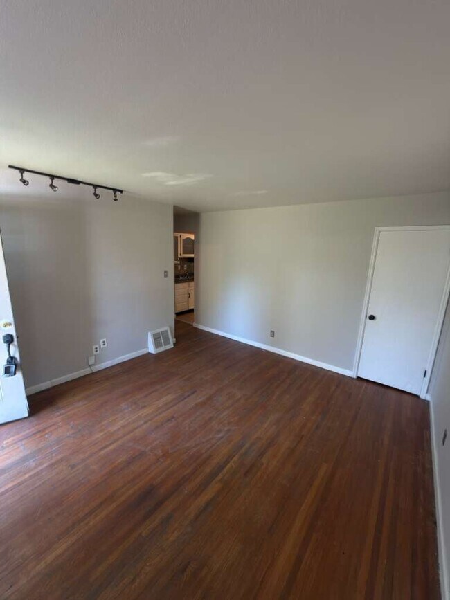 Building Photo - 10421 Renfrew Dr