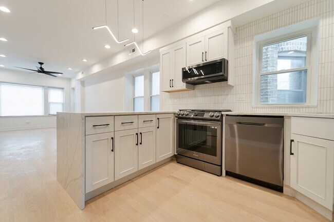 Foto del edificio - 4148 W Wellington Ave