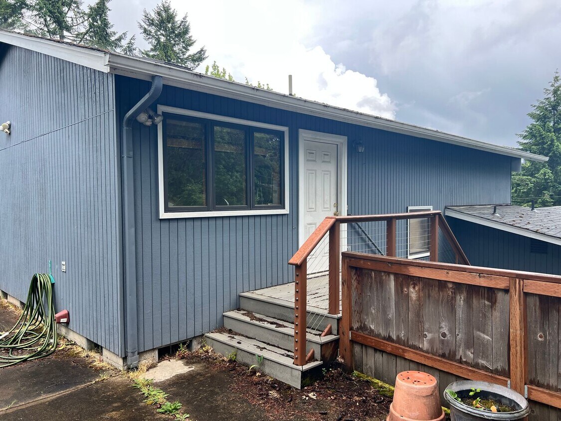 Primary Photo - Amazing 1 Bedroom/ 1 Bath Duplex Unit- ava...