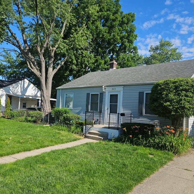 Building Photo - 551 E Webster St