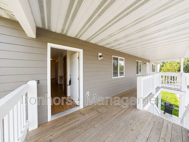 Foto del edificio - 8 Michael Grove Ave