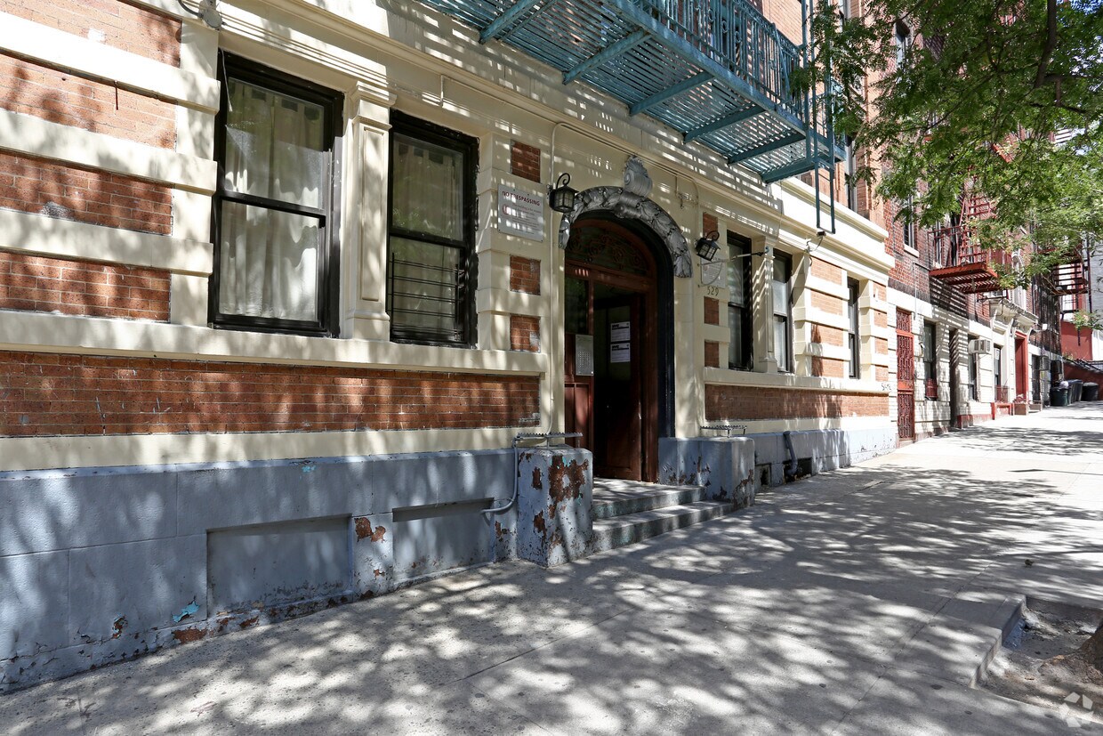 Foto del edificio - 529-531 W 158th St