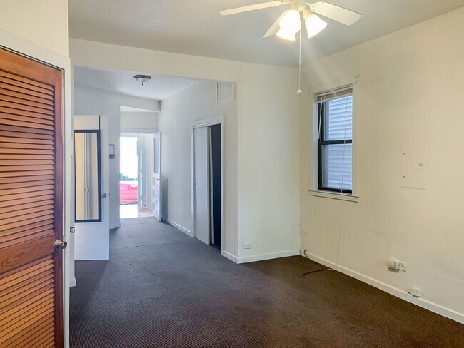 Building Photo - 2258 N Southport Ave