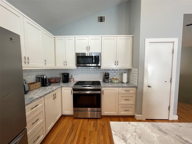 Building Photo - 9822 Samantha Suzanne Ct
