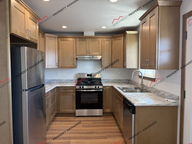 Building Photo - R120B