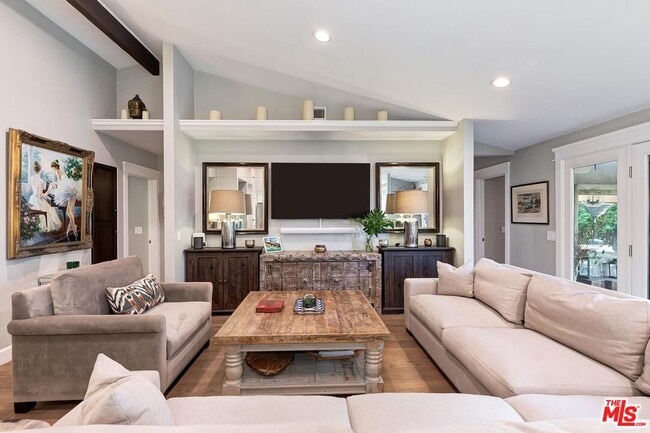 Foto del edificio - 5721 Tellefson Rd