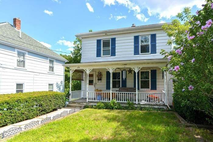 Primary Photo - 17 1/2 Domenick St