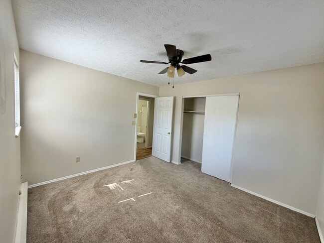 Building Photo - 1708 Saratoga Dr