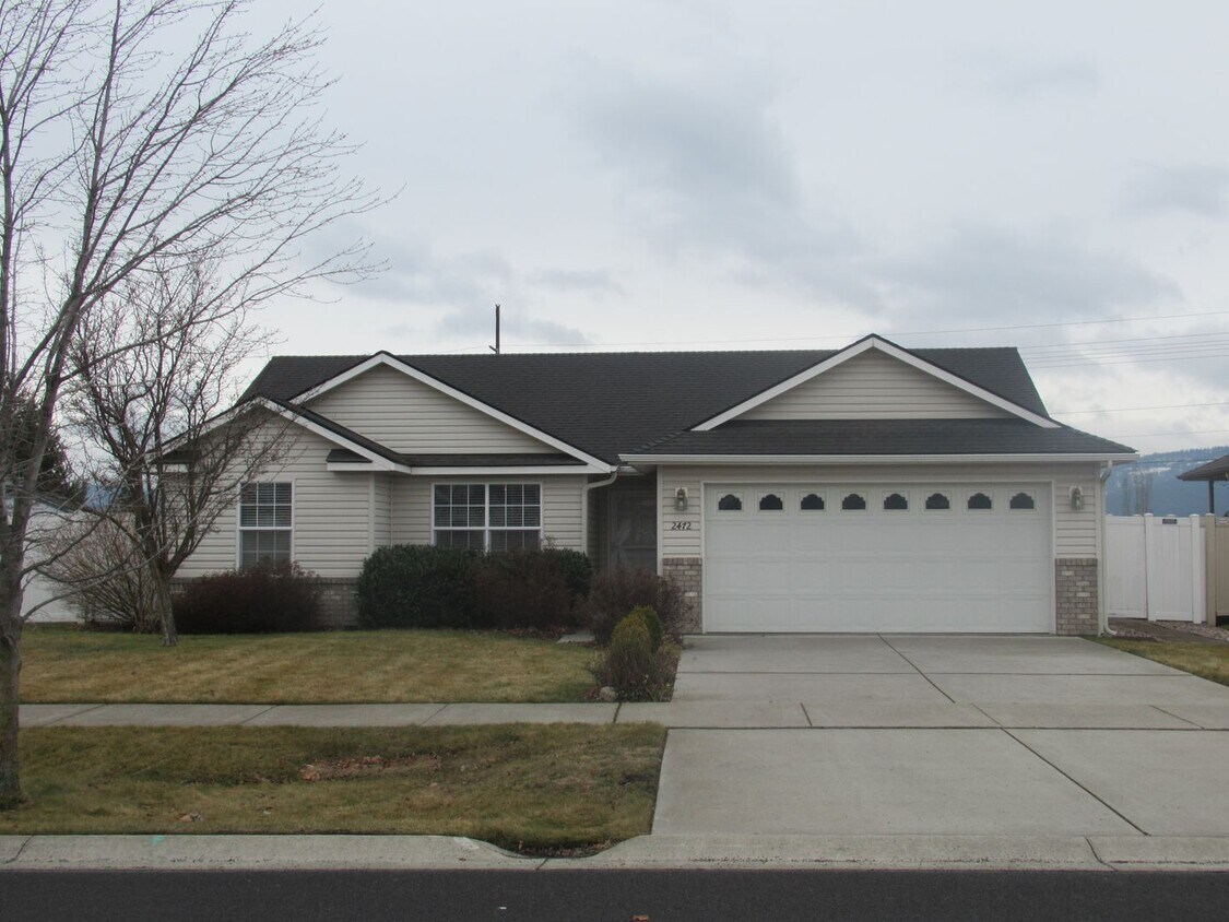 Primary Photo - Beautiful home in Fieldstone Post falls