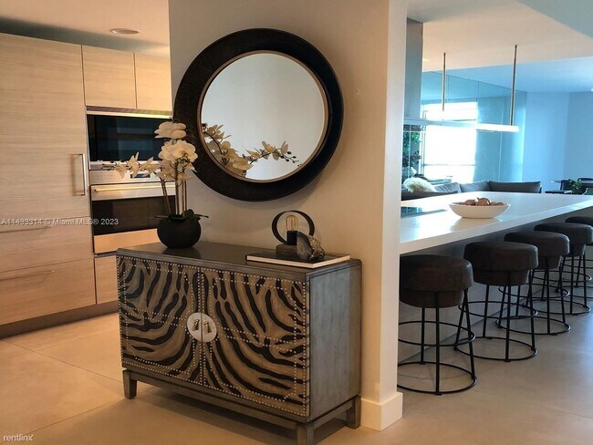 Building Photo - 3 br, 3.5 bath Condo - 17301 Biscayne Blvd...