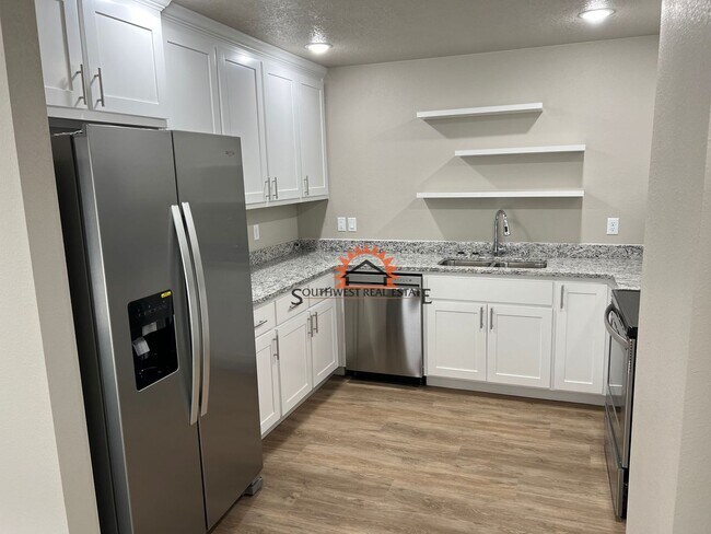 Foto del edificio - Brand new 2 bedroom 2 bath duplex