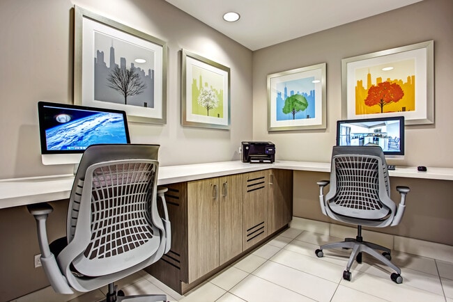 Business Center - 2555 N Clark St
