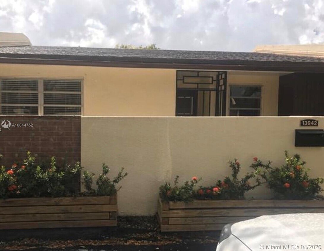 13942 Kendale Lakes Dr, Miami, FL 33183 House for Rent in Miami, FL