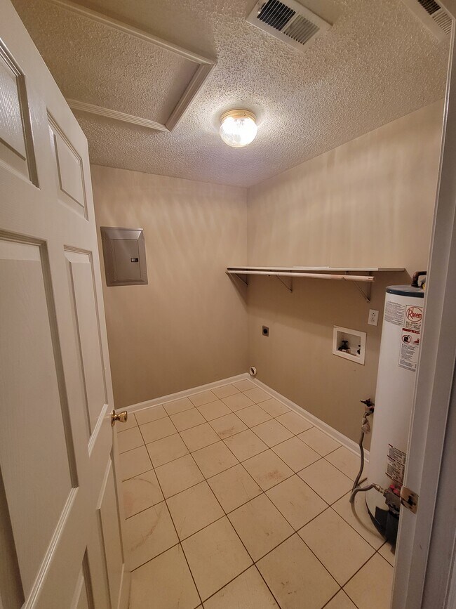 Laundry - 417 E Nassau Ave