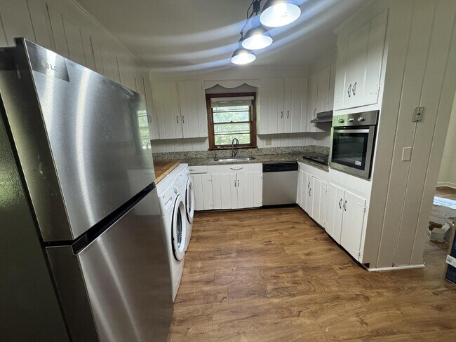 Foto del edificio - 3-Bedroom, 1 Bath Home Close to Downtown & MSU