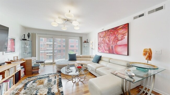 Building Photo - 5000 Oakton St
