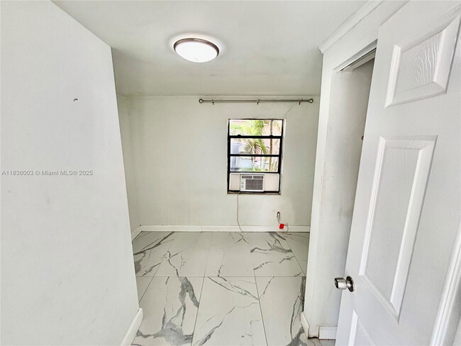 Building Photo - 729 NW 19th Ave