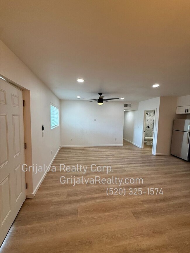 Foto del edificio - 2924 N Winstel Blvd