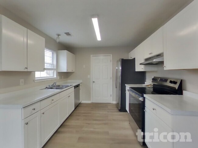 Foto del edificio - 10635 Pine Forest Ln