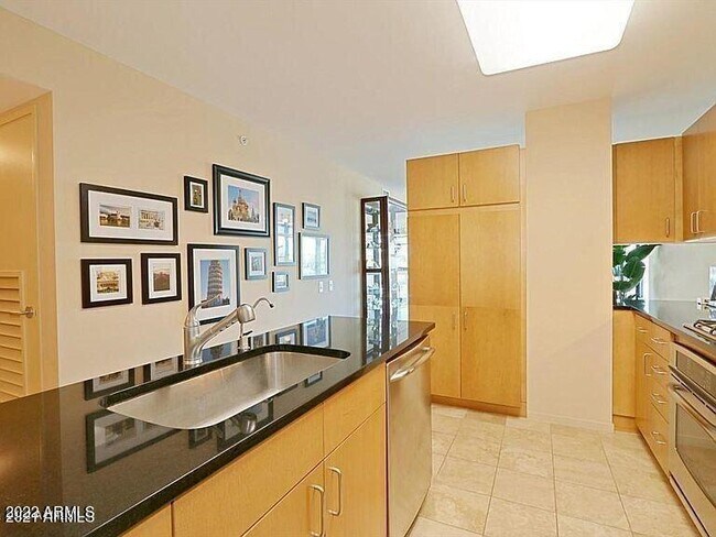 Foto del edificio - 4808 N 24th St