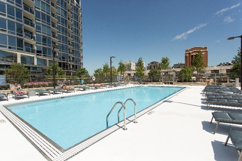 Foto principal - 376 W Hubbard St