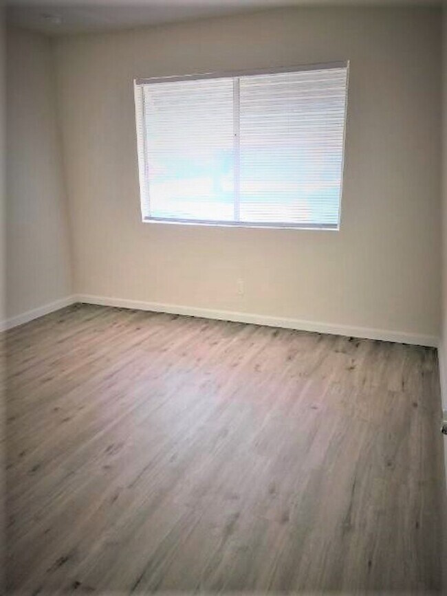 Foto del edificio - Price Reduced! Spacious 2 Bed, 2 Bath + Bo...