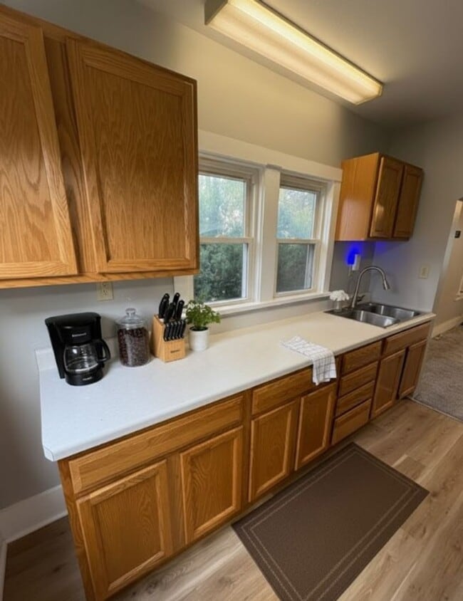 Building Photo - 2-Bed, 1-Bath House for Rent!