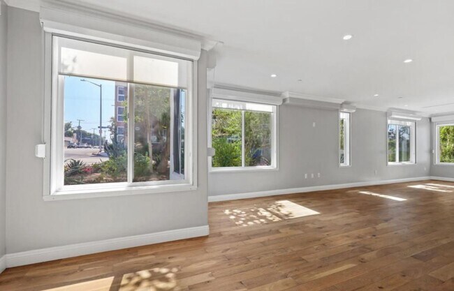 Foto del edificio - 1283 Havenhurst Dr