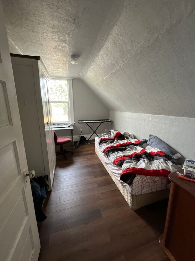 Foto del edificio - 4 bedroom 1 bath house - Lakeway neighborhood