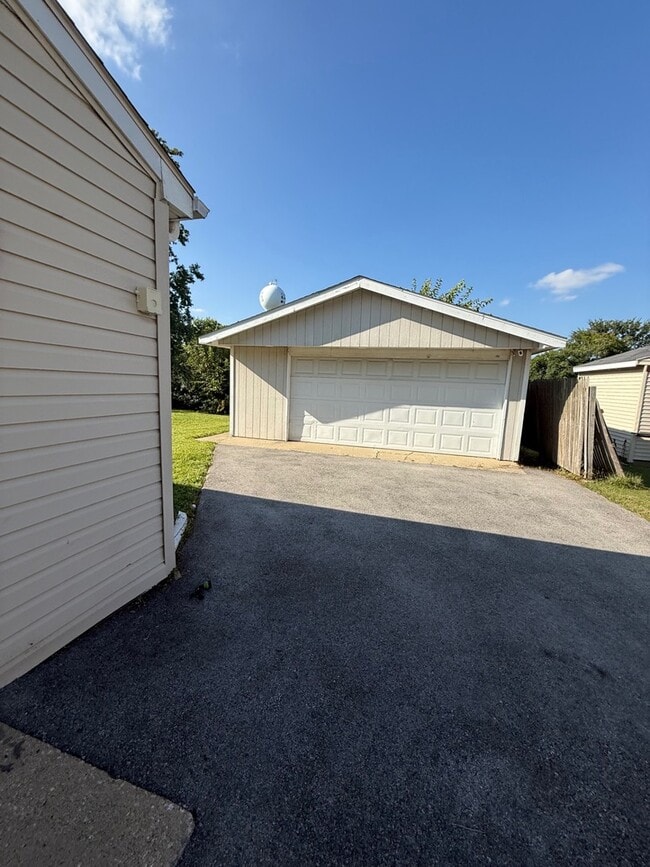 Building Photo - 3951 171st St