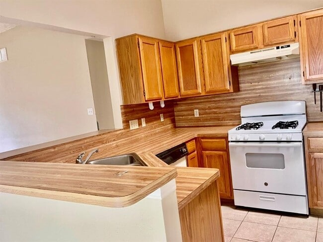 Foto del edificio - 5102 Fox Hollow Blvd