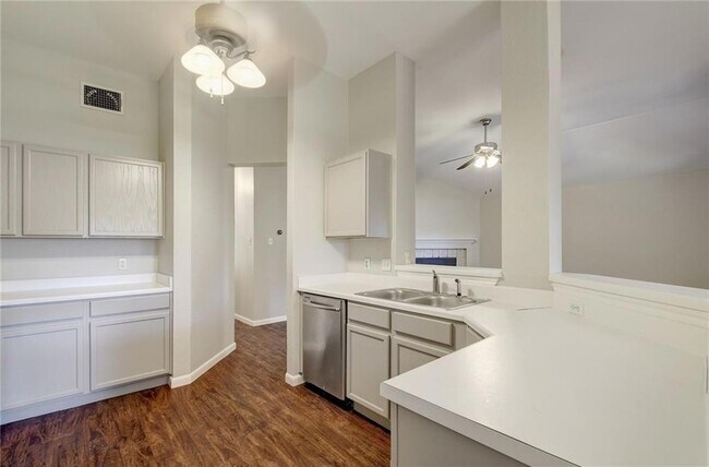 Building Photo - 7509 Spivey Dr