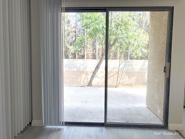 Foto del edificio - 8614 Woodley Ave