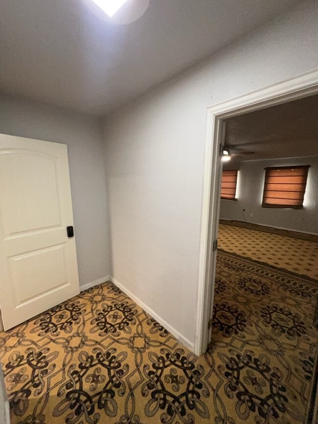 Building Photo - 3426 Tampa St