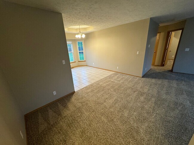 Building Photo - 3 Bedroom 2 Bathroom home in Willard Schoo...