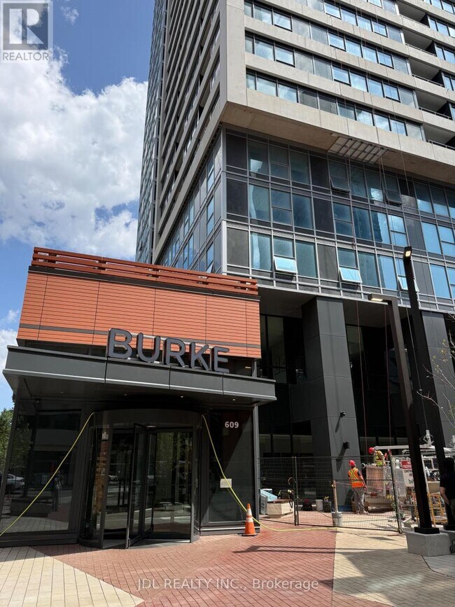 Building Photo - 609 Sherbourne St