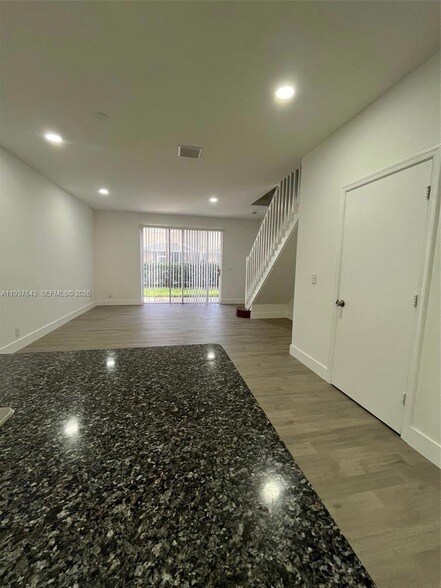 Building Photo - 2216 Ensenada Terrace