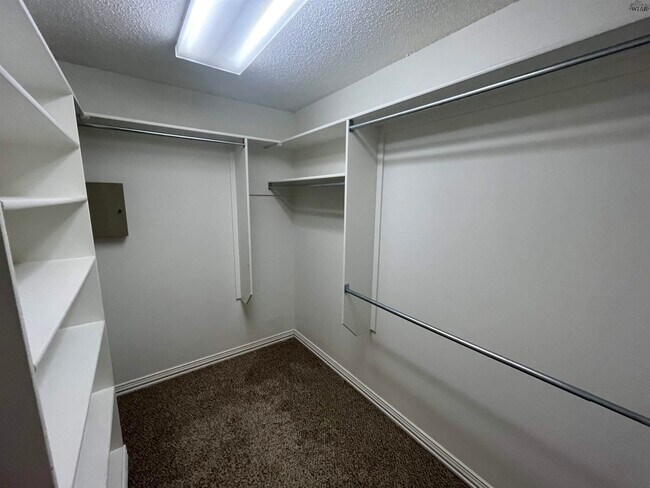 Building Photo - 4927 Legacy Dr