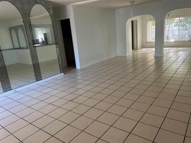 Foto del edificio - 701 W Evanston Cir