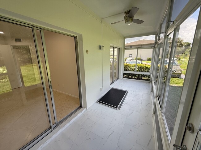 Building Photo - 2 Lake Vista Trl