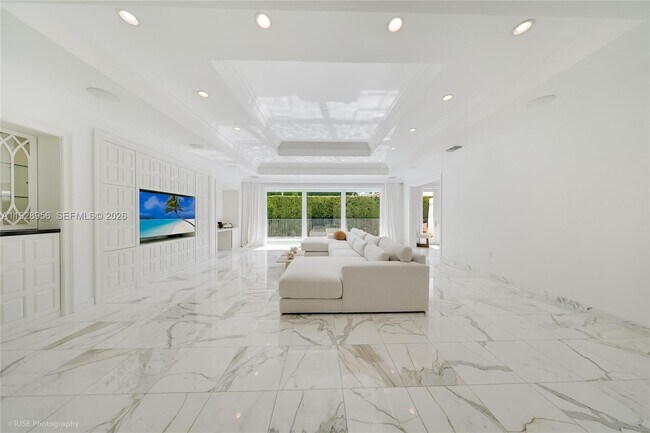 Building Photo - 55 La Gorce Cir