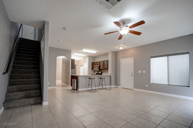 Foto del edificio - 2586 Land Rush Dr