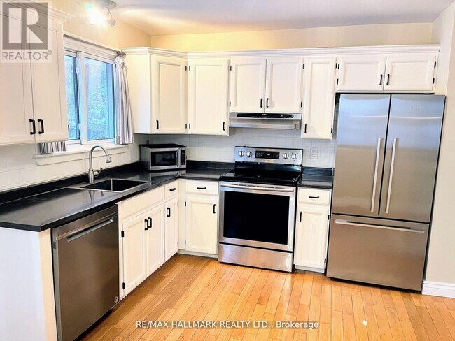 Building Photo - 587 Spillsbury Dr
