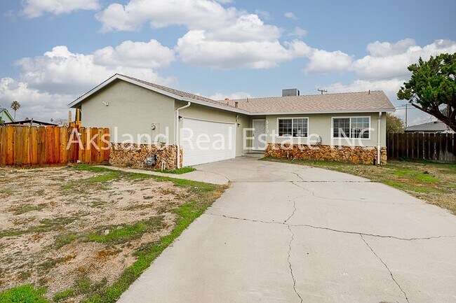 Building Photo - Manteca